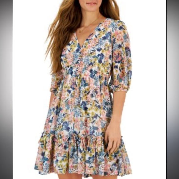 Taylor Dresses & Skirts - Taylor
Women's Printed Chiffon Smocked-Waist Fit & Flare Dress Size 2